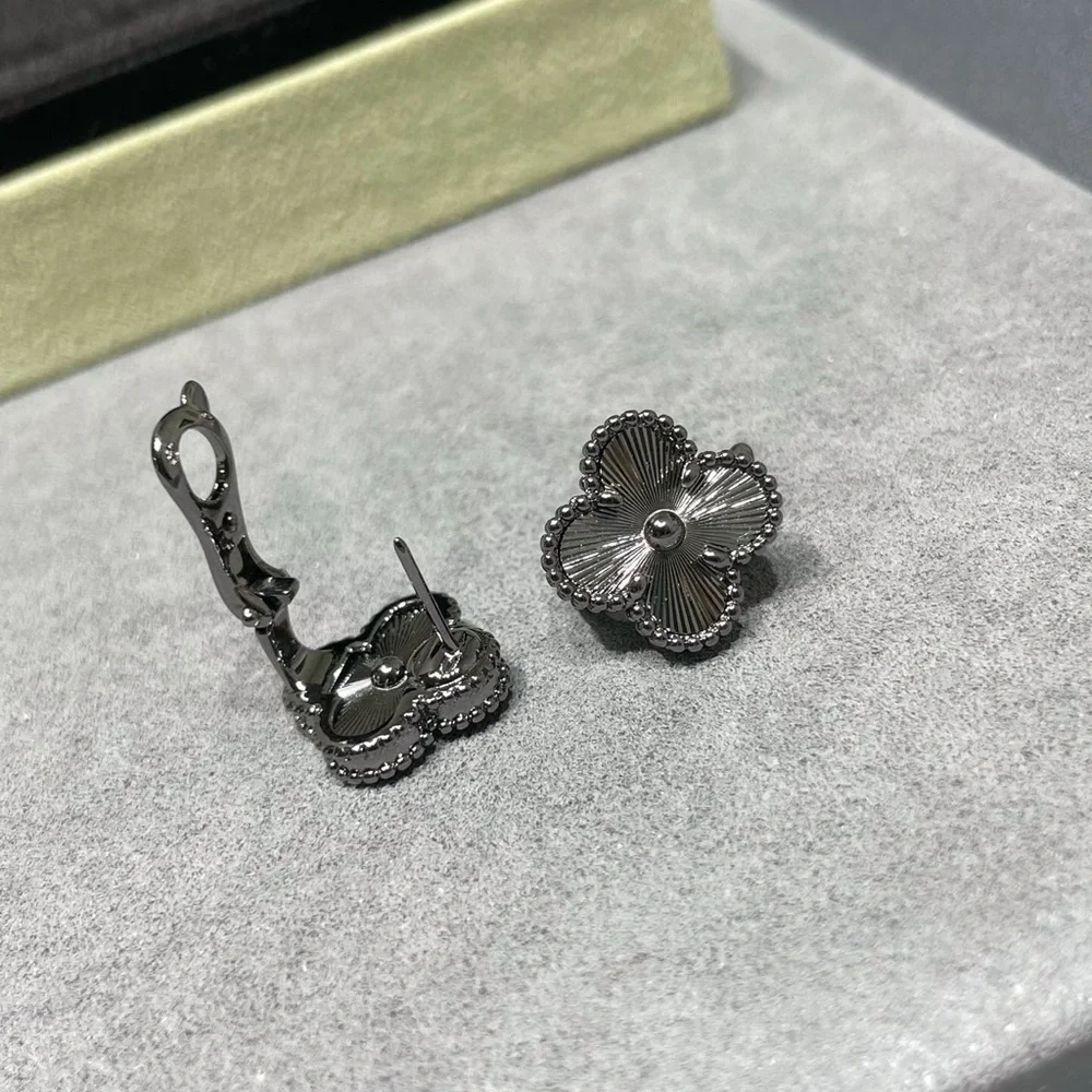 🎁🎁Van Cleef & Arpels Black laser Four Leaves Clover Earrings - Picture 3 of 4